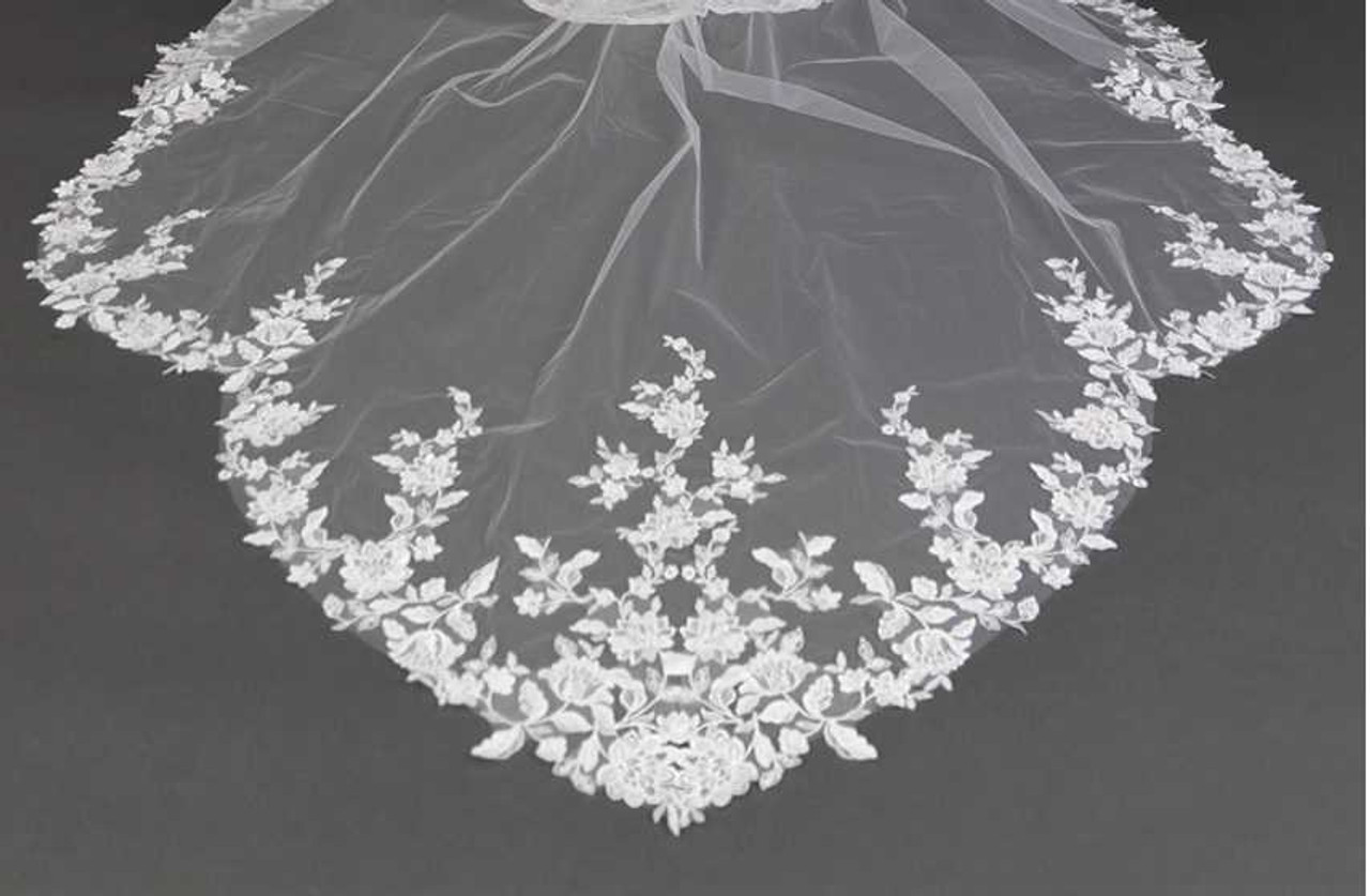 https://cdn11.bigcommerce.com/s-zb3qt33o/images/stencil/1280x1280/products/19614/61707/Scalloped-Royal-Cathedral-Wedding-Veil-with-Beaded-Lace-Appliques_53965__21672.1691253352.jpg?c=2