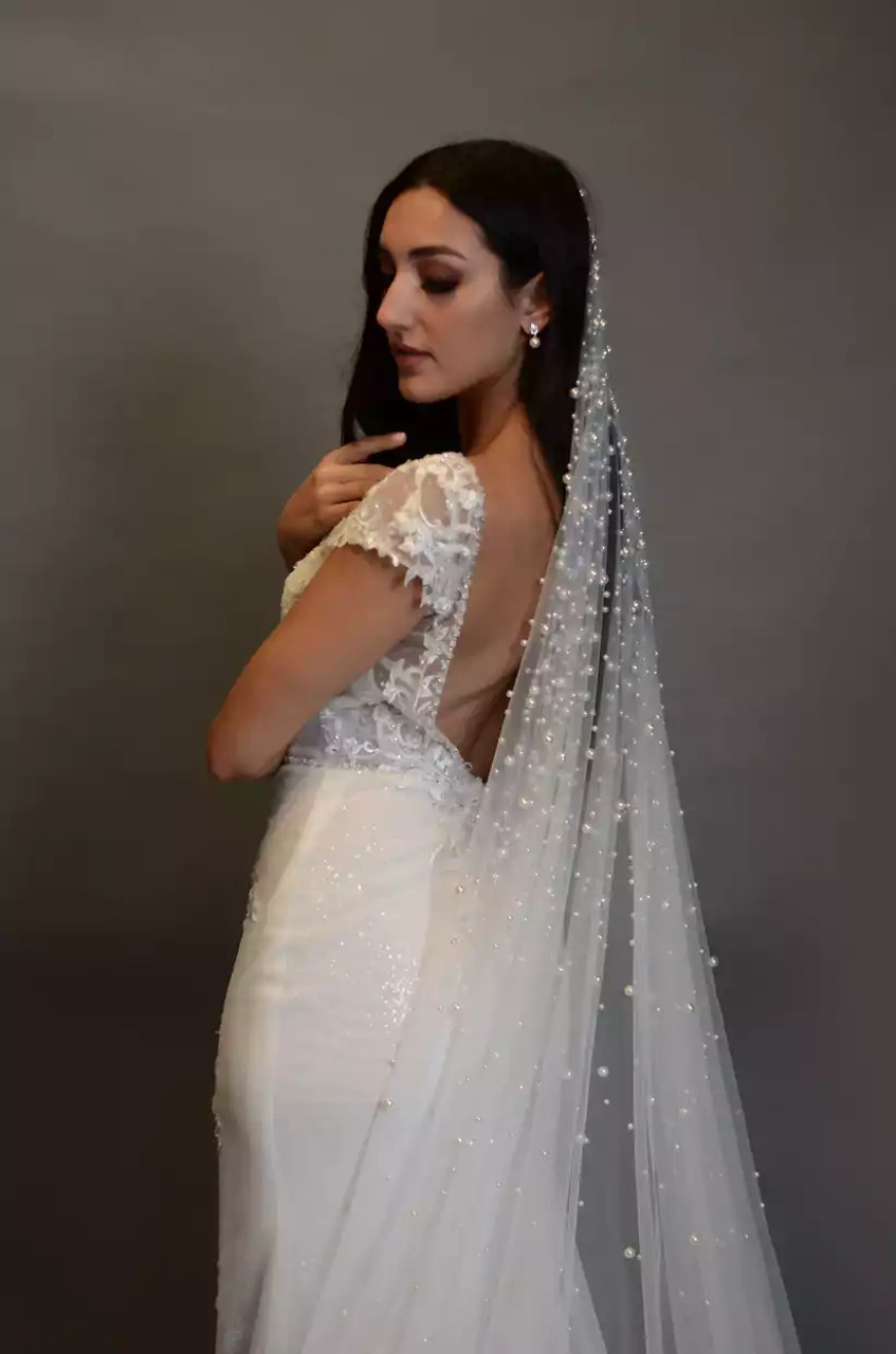 https://cdn11.bigcommerce.com/s-zb3qt33o/images/stencil/1280x1280/products/19737/59341/Pearl-Scatter-Royal-Cathedral-Wedding-Veil-Elena-Designs-E1371_53685__27299.1688908960.jpg?c=2