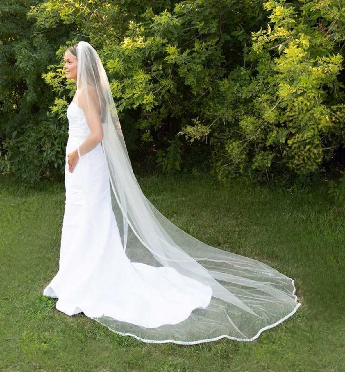 https://cdn11.bigcommerce.com/s-zb3qt33o/images/stencil/1280x1280/products/19922/63330/Cathedral-Wedding-Veil-with-Wide-Beaded-Pearl-Edge-CF281_62107__80432.1696201033.jpg?c=2