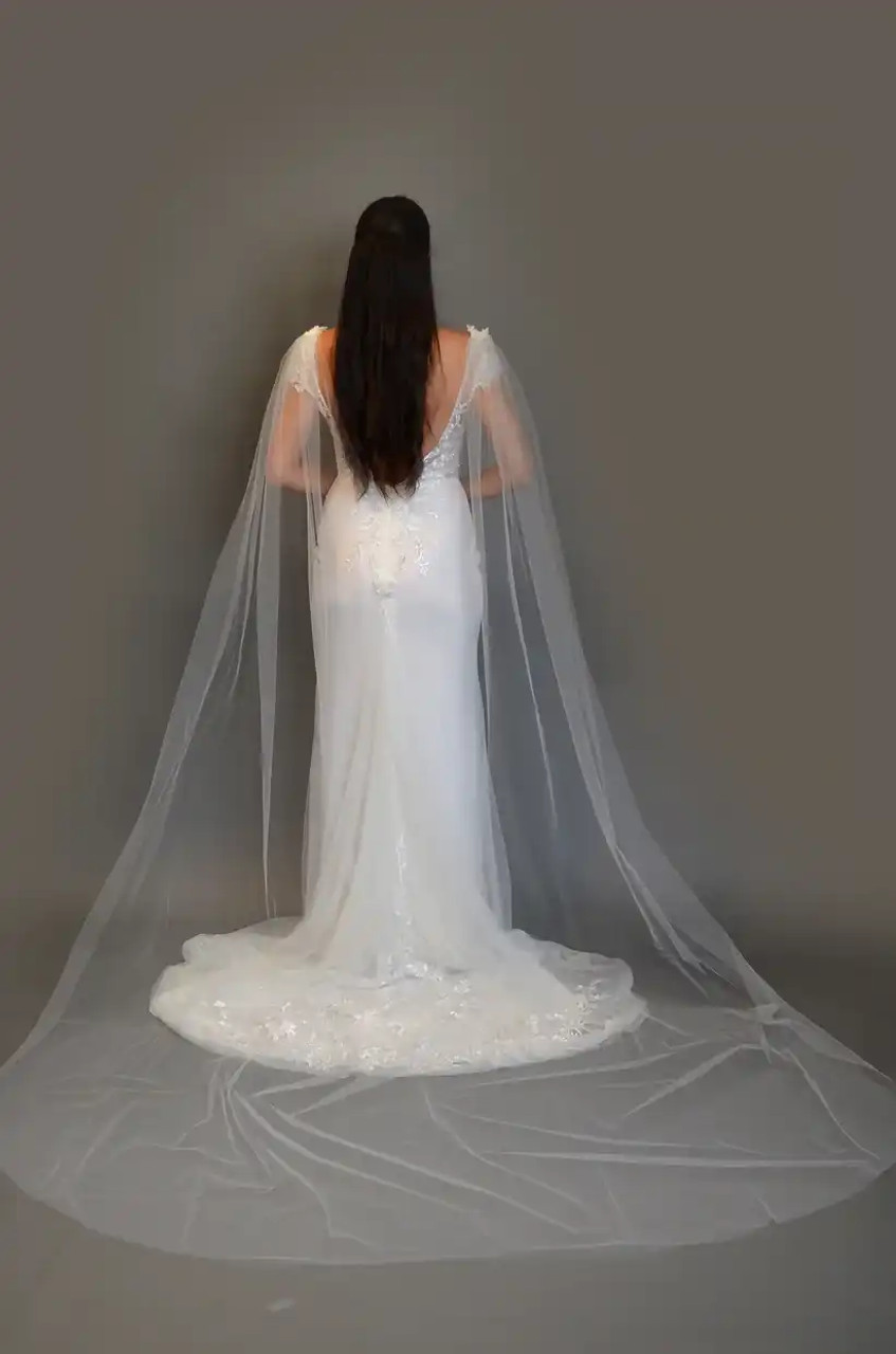 https://cdn11.bigcommerce.com/s-zb3qt33o/images/stencil/1280x1280/products/19959/62694/Shoulder-Wedding-Veil-in-120-Long-Royal-Cathedral-Length-E1361_62524__62453.1694533511.jpg?c=2