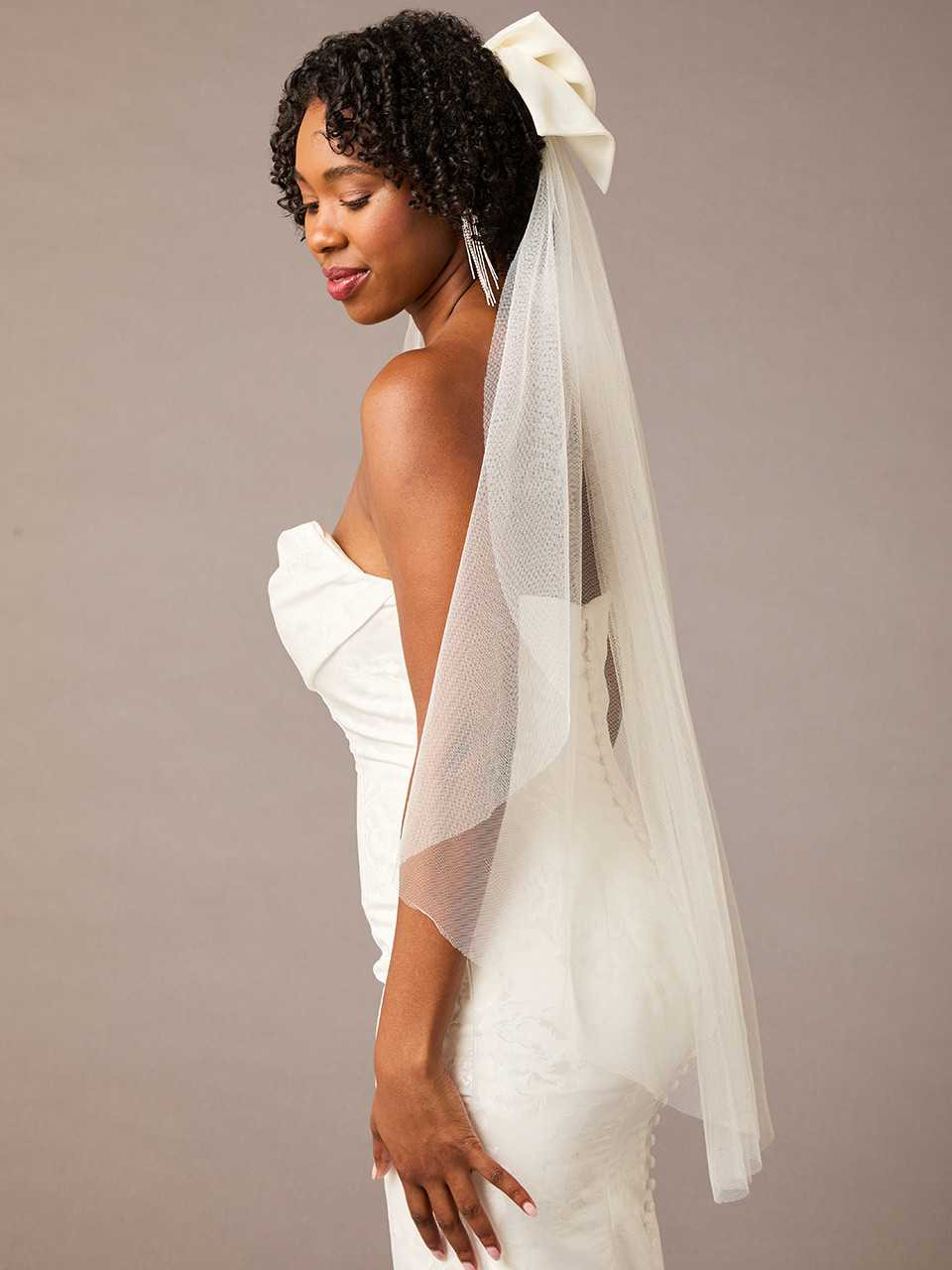 Soft Tulle Fingertip Wedding Veil with Bow Envogue V2578SF