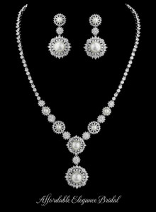 Vintage Inspired Pearl and CZ Crystal Bridal Jewelry Set Vintage Inspired Pearl and CZ Crystal Bridal Jewelry Set