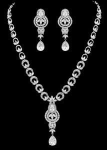 CZ Drop Bridal and Formal Jewelry Set in Silver Plating CZ Drop Bridal and Formal Jewelry Set in Silver Plating