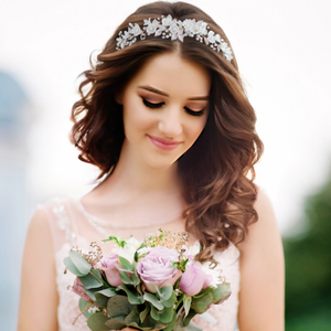 https://cdn11.bigcommerce.com/s-zb3qt33o/images/stencil/300x300/products/19753/57474/Exquisite-Floral-Pearl-Wedding-Headband-in-Silver-or-Rose-Gold-hp7835_53844__58146.1690398449.png?c=2