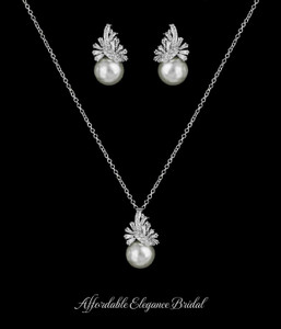 CZ and Pearl Wedding Pendant Jewelry Set CZ and Pearl Wedding Pendant Jewelry Set