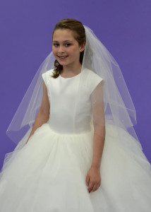 First Communion Veil with Scattered Pearls and Crystals First Communion Veil with Scattered Pearls and Crystals