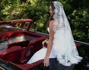 Knee Length Lace Fabric Chantilly Mantilla Wedding Veil C639