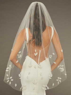 Fingertip Wedding Veil with Leaf Embroidery enVogue V2193SF