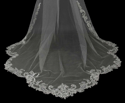 Dramatic Scallop Beaded Lace Cathedral Wedding Veil Dramatic Scallop Beaded Lace Cathedral Wedding Veil