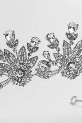 Vintage Look Antique Silver Floral Rhinestone Wedding Tiara Vintage Look Antique Silver Floral Rhinestone Wedding Tiara