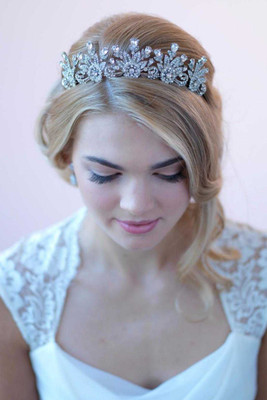 Vintage Look Antique Silver Floral Rhinestone Wedding Tiara Vintage Look Antique Silver Floral Rhinestone Wedding Tiara