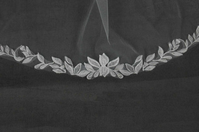 Fingertip Wedding Veil CF271 with Leafy Lace Edge Fingertip Wedding Veil CF271 with Leafy Lace Edge