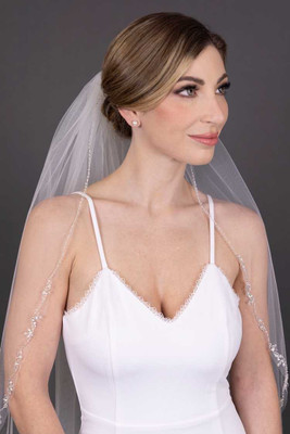 Crystal and Pearl Beaded Edge Fingertip Wedding Veil Crystal and Pearl Beaded Edge Fingertip Wedding Veil