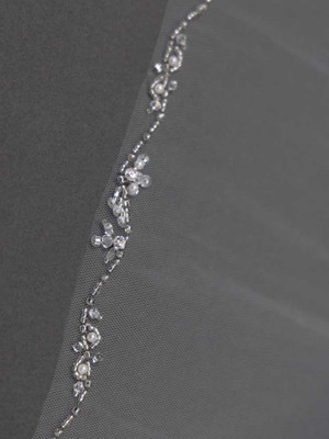 Crystal and Pearl Beaded Edge Fingertip Wedding Veil Crystal and Pearl Beaded Edge Fingertip Wedding Veil