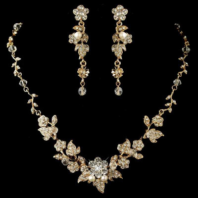 Crystal and Pearl Floral Bridal Jewelry Set in Gold Plating Crystal and Pearl Floral Bridal Jewelry Set in Gold Plating