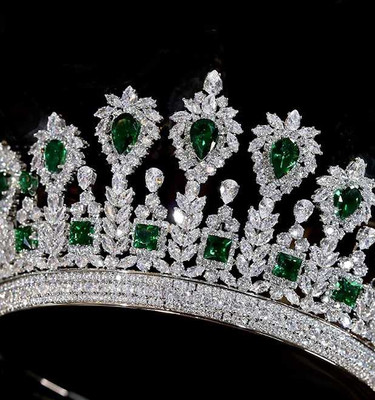 Stunning Emerald Green CZ Wedding and Quinceanera Tiara Crown Stunning Emerald Green CZ Wedding and Quinceanera Tiara Crown