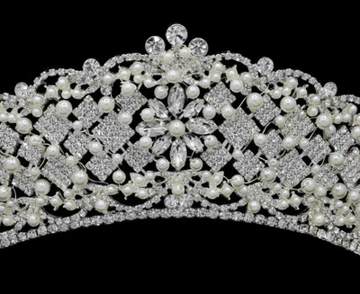 Stunning Pearl and Crystal Wedding Tiara in Silver Plating Stunning Pearl and Crystal Wedding Tiara in Silver Plating
