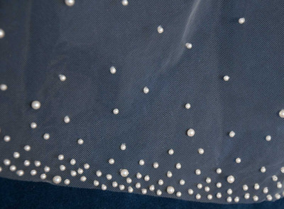 Fingertip Wedding Veil with Pearl Border Scatter C594 Fingertip Wedding Veil with Pearl Border Scatter C594