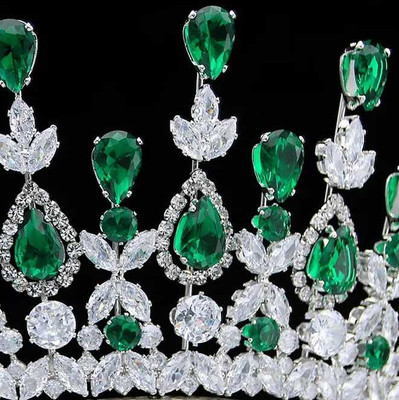 Fabulous Emerald Green CZ Wedding and Quinceanera Tiara Fabulous Emerald Green CZ Wedding and Quinceanera Tiara