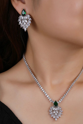 Stunning Silver Plated Emerald Green CZ Wedding Jewelry Set Stunning Silver Plated Emerald Green CZ Wedding Jewelry Set