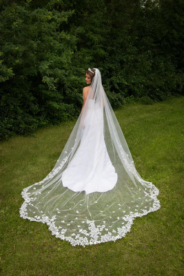 Scallop Royal Cathedral Wedding Veil With 3D Rosebud Lace Scallop Royal Cathedral Wedding Veil With 3D Rosebud Lace