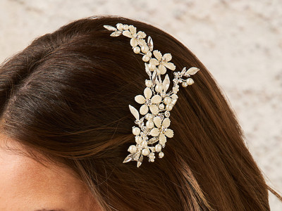 Pearl and Rhinestone Floral Bridal Comb Envogue HC2524 Pearl and Rhinestone Floral Bridal Comb Envogue HC2524