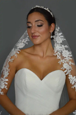 Lace Applique 50" Long Wedding Veil Ansonia 906 Lace Applique 50" Long Wedding Veil Ansonia 906