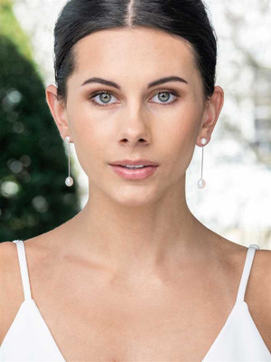 Freshwater Pearl Bridal Earrings on Delicate Silver Chain Freshwater Pearl Bridal Earrings on Delicate Silver Chain