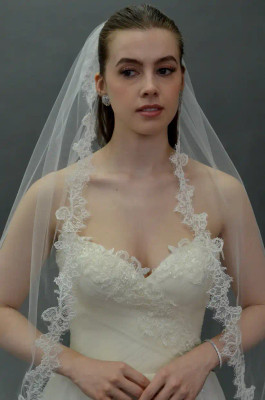 Knee Length Wedding Veil with Floral Lace Edge E1490S Knee Length Wedding Veil with Floral Lace Edge E1490S