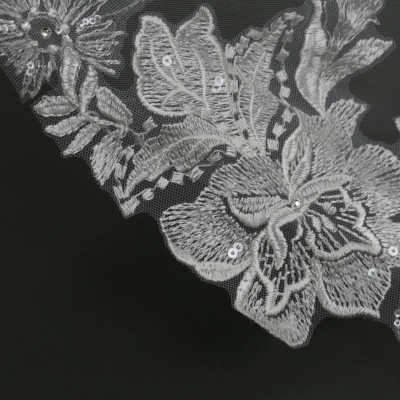 Romantic Cathedral Wedding Veil with Beaded Lace V6231C