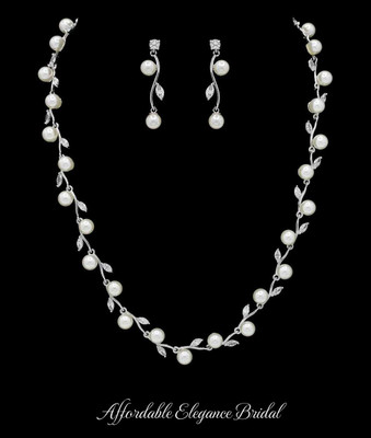 Pearl and Crystal Wedding Tiara with Jewelry Set Pearl and Crystal Wedding Tiara with Jewelry Set