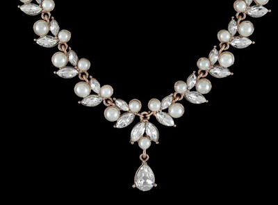 Rose Gold Bridal Jewelry Set with Pearls and Rhinestones Rose Gold Bridal Jewelry Set with Pearls and Rhinestones