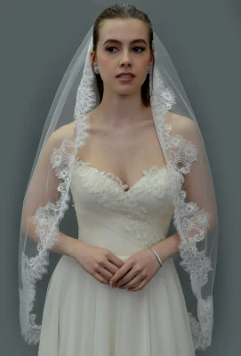 Knee Length Wedding Veil with Floral Chantilly Lace E1478