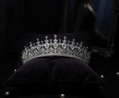 CZ Crystal Wedding and Quinceanera Tiara in Silver : Sale! CZ Crystal Wedding and Quinceanera Tiara in Silver : Sale!