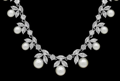 Stunning Pearl and CZ Wedding Jewelry Set in Silver Plating Stunning Pearl and CZ Wedding Jewelry Set in Silver Plating