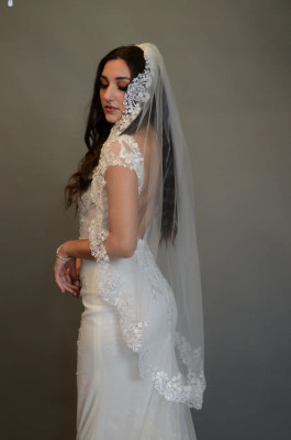 Pearl Beaded Lace Knee Length Wedding Veil Ansonia 525