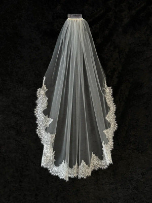 Knee Length Wedding Veil with Eyelash Chantilly Lace
