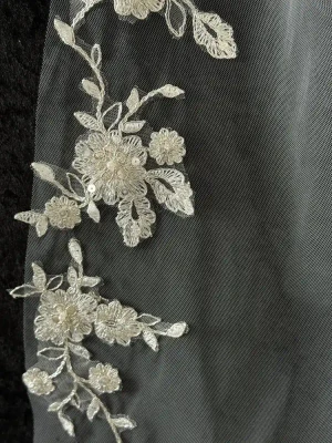 Beaded Silvery Lace Waltz Wedding Veil CF948