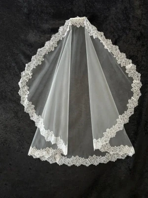 Chantilly Lace Mantilla Knee Length Wedding Veil CF944