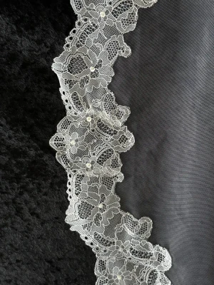Chantilly Lace Mantilla Knee Length Wedding Veil CF944