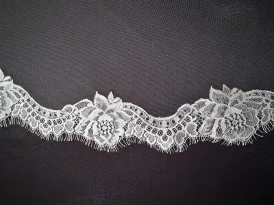 Knee Length Wedding Veil with Narrlow Chantilly Lace C665