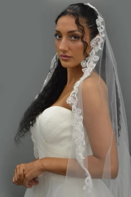 Royal Cathedral Lace Mantilla Wedding Veil E1661