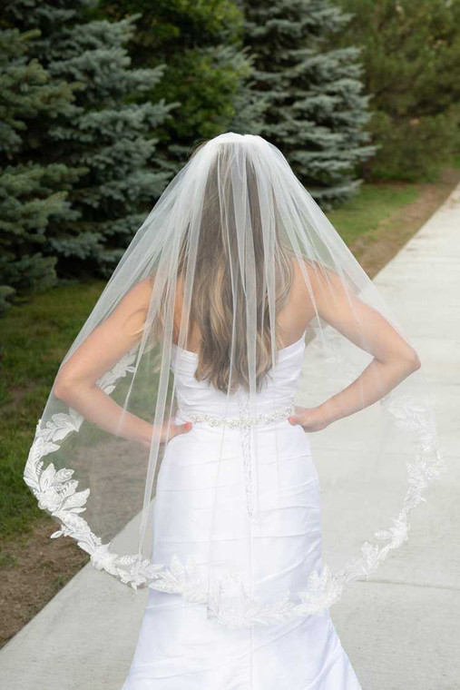 Fingertip Lace Wedding Veil with Sparkle Rhinestones Flower Lace Veil Bridal Accessories Metal Comb main image 0