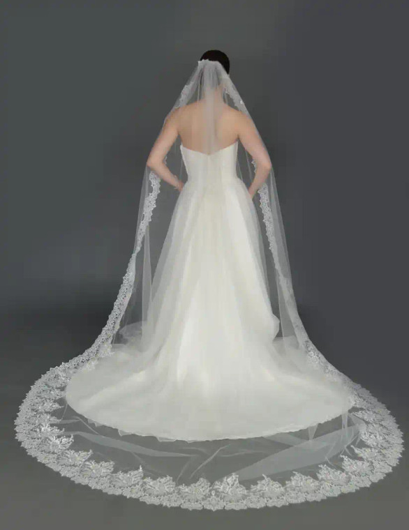 New Style Floral Chapel / Cathedral Bridal Veil Flower Lace Royal Wedding Veil Metal Comb