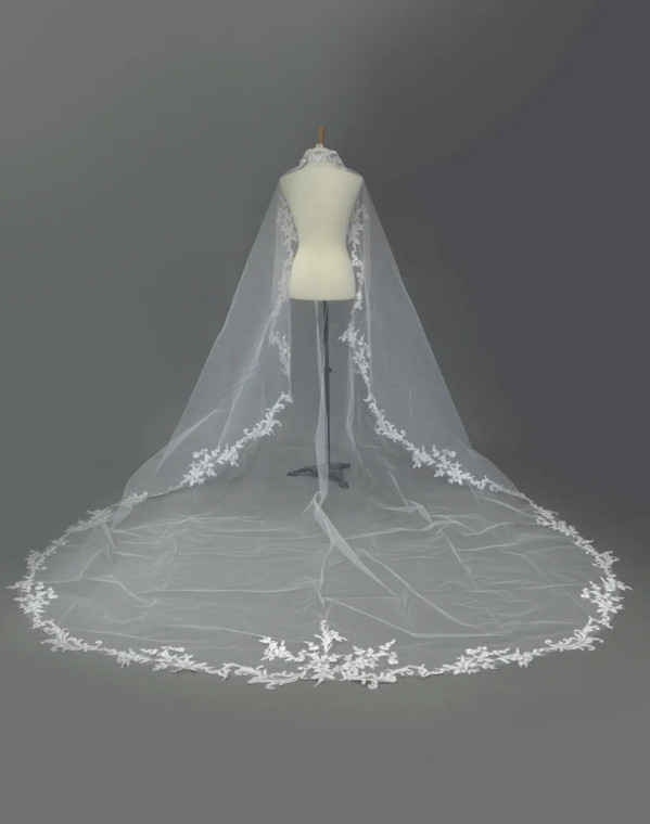 Mantilla Royal Cathedral Wedding Veil Floral Scroll Lace E471IV
