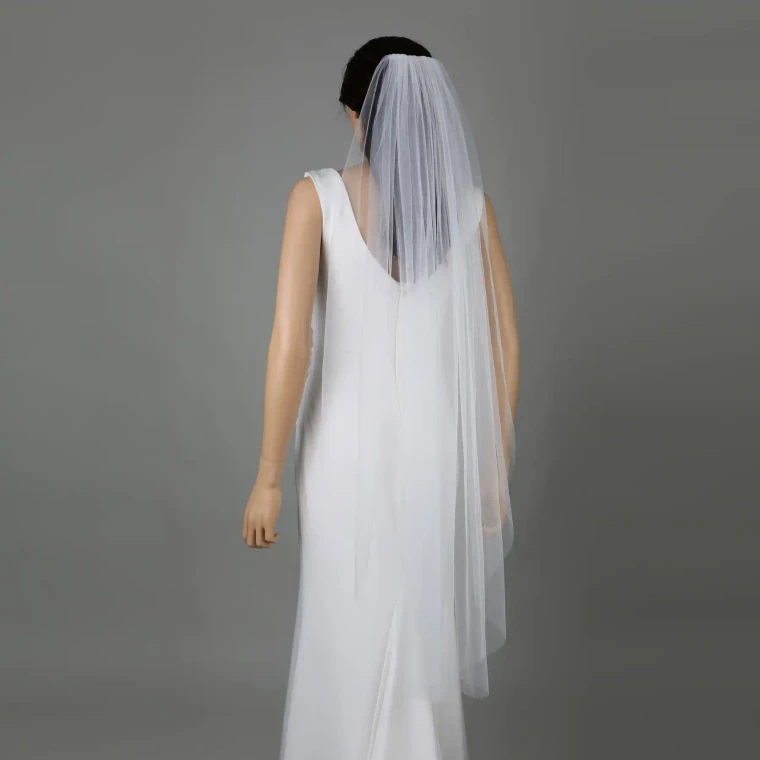 Soft Tulle Cut Edge Wedding Veil in Knee Length V6358