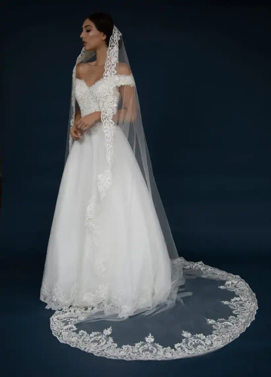 White Lace Mantilla Cathedral Wedding Veil E1302