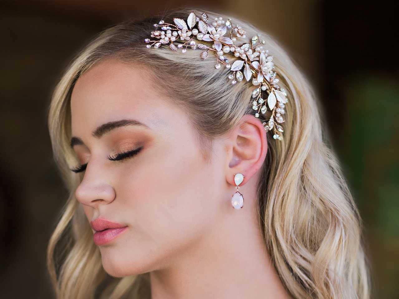 https://cdn11.bigcommerce.com/s-zb3qt33o/images/stencil/original/products/18002/59850/Rose-Gold-Floral-Bridal-Comb-Envogue-HC1832_41148__89629.1689120129.jpg