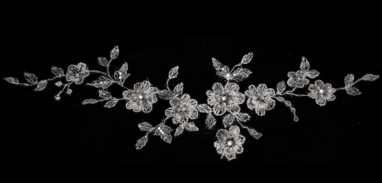 Pearl and Rhinestone Beaded Floral Fingertip Wedding Veil display picture 1