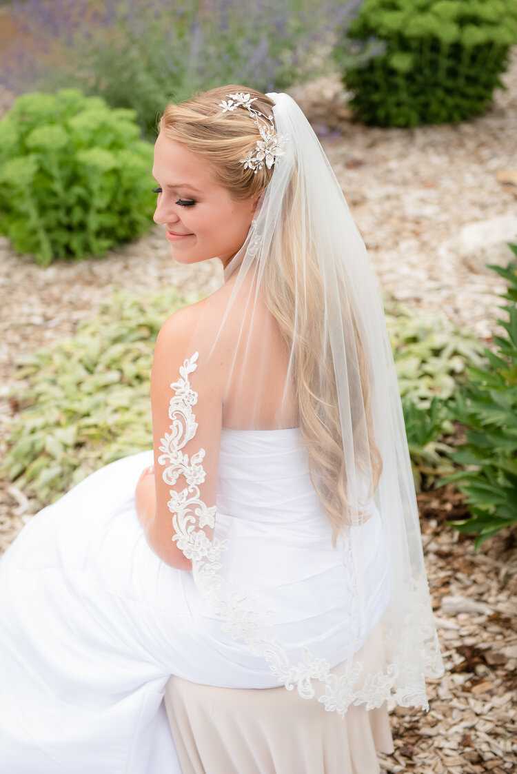 Beaded Lace Fingertip Length Wedding Veil CF248 display picture 3